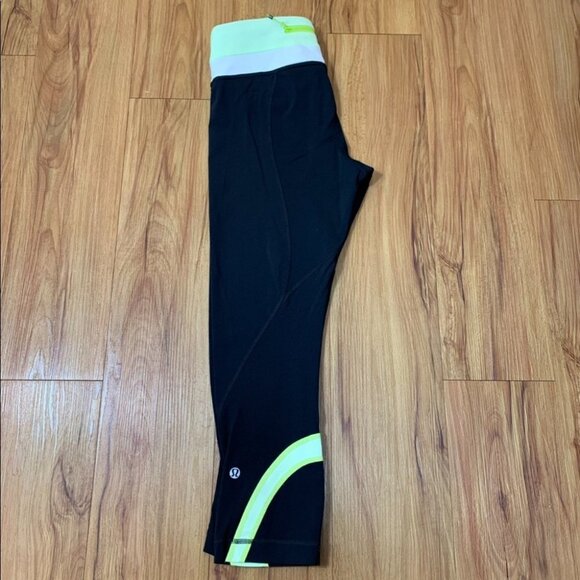 Lululemon Run: Inspire Crop II Black & Green - Picture 8 of 16
